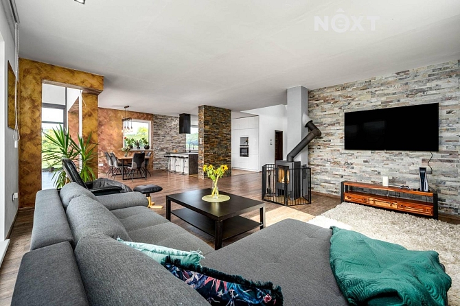 Prodej domu rodinný 200 m² pozemek 1058 m², Ujkovice